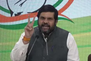 राहत पैकेज पर कांग्रेस का पलटवार, कहा- वित्त मंत्री को समझ नहीं, फिर ‘कर्ज की खुराक’ देकर चलाया काम