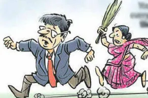 बरेली: चिकित्साधिकारी पति बोला- साहब मुझे बचा लो, अफसर पत्नी देती है गालियां, जाति सूचक शब्दों का करती है इस्तेमाल