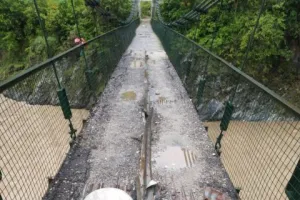 थल: रामगंगा नदी पर बना झूलापुल विगत दो वर्ष से खस्ताहाल