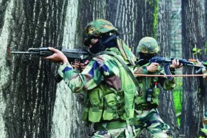 जम्मू कश्मीर: सोपोर में आतंकवादियों के हमले में दो पुलिसकर्मी शहीद, दो नागरिकों की भी मौत