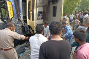 मुरादाबाद: पाकबड़ा में बस पलटने से पांच लोगों की मौत, 15 से ज्यादा लोग घायल
