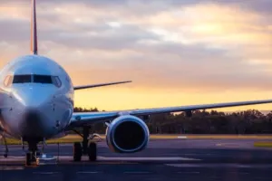 इस वजह से यूपी के कारोबारी को दिल्ली के हवाईअड्डे पर नहीं मिली उड़ान की मंजूरी, हंगामा