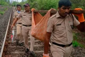 जख्मी हालत में मिली महिला, जुगाड़ से बनाया स्ट्रेचर, 4 किलोमीटर पैदल चल पहुंचाया अस्पताल