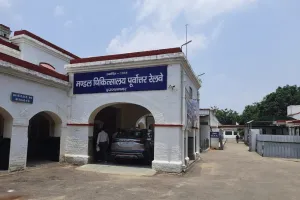 बरेली: वैक्सीन देर से पहुंचने पर रेलवे अस्पताल में हंगामा