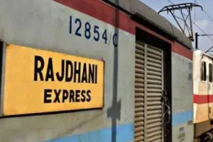 मुश्किल में फंसी 309 यात्रियों की जान! महाराष्ट्र में सुरंग के भीतर पटरी से उतरी राजधानी एक्सप्रेस