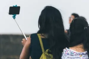 गुजरात के डांग में अब सेल्फी लेना पड़ेगा भारी, घोषित किया गया अपराध