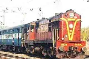 लखनऊ: मुंबई जाने वाले यात्री ध्यान दें, सफर करने से पहले ट्रेन में रिजर्वेशन देख लें