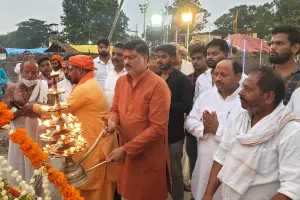 जयंती पर आस्था से रोशन हुआ सरयू तट, दिव्य मां सरयू आरती सेवा समिति ने सजाई फूल बंगले की झांकी