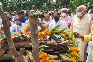 पूर्व राज्य मंत्री अम्बिका सिंह का निधन, राजकीय सम्मान के साथ किया गया अंतिम संस्कार