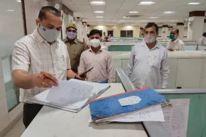 कानपुर: आयुक्त ने केडीए का किया औचक निरीक्षण, कर्मचारी नदारद, जानें फिर क्या हुआ