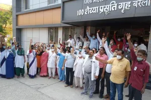 बरेली: नई ट्रांसफर नीति के खिलाफ दो घंटे काटा हंगामा