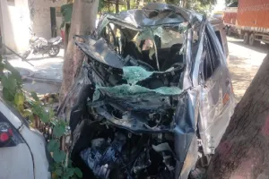 रामपुर: डीसीएम और कार की भिड़ंत, 6 लोगों की मौत