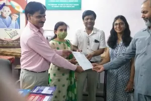 बरेली: यूके की इंजीनियर ने बरेली कॉलेज में दान की किताबें