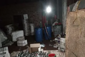 बरेली: संभल से मंगाया था मिलावटी मोबिल ऑयल बनाने के लिए काला तेल