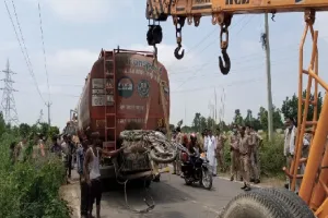 रामपुर : तेल से भरे टैंकर ने बाइक सवारों को रौंदा, तीन की मौत