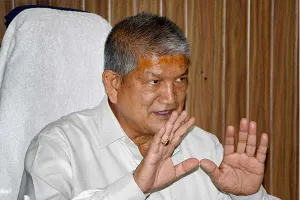 भाजपा का 2017 का चुनावी घोषणा पत्र खोलें धामी : हरीश रावत