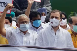 पेगासस मामला: कांग्रेस ने जांच की मांग को लेकर संसद परिसर में किया प्रदर्शन