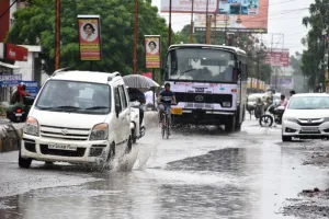 बरेली: गली-मोहल्लों से लेकर मुख्य सड़कें तक बन गईं तालाब