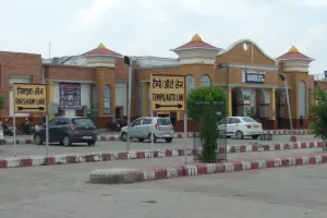 बरेली: जंक्शन पर ऑटो स्टैंड का ठेका सरेंडर, चालकों को जीआरपी कर रही परेशान