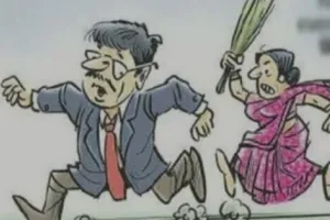 बाजपुर: छेड़छाड़ करने वाले युवक को युवती ने झाड़ू से पीटा