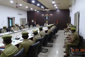 बरेली: दरोगाओं का वेतन में नहीं हो पा रहा गुजारा, एसएसपी बोले- सुधर जाओं नहीं तो लाइन हाजिर कर दें