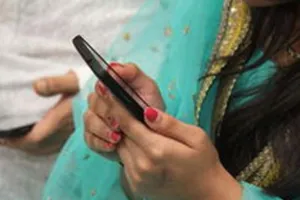 आदिवासी बहनों का फोन पर बात करना गुजरा नागवार, चचेरे भाइयों ने उठाया ऐसा कदम… शर्मसार हो गई मानवता