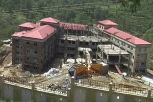 अल्मोड़ा: मेडिकल कॉलेज के निर्माण में अनियमितता बर्दाश्त नहीं – डीएम