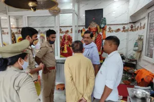 बरेली: मंदिर के दानपात्रों के ताले तोड़कर हजारों की चोरी