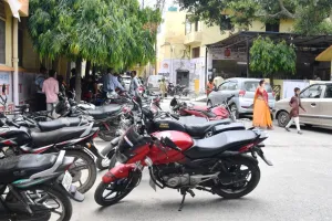 बरेली: जिला अस्पताल में इलाज से पर्चे से दस गुना महंगी पार्किंग