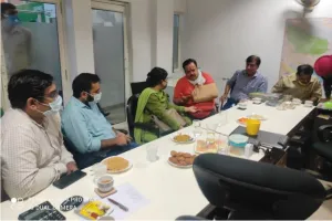 बरेली: खालसा सीमेन्ट एजेंसी पर सेल टैक्स का छापा