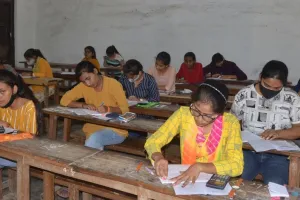 बरेली: 1277 छात्रों ने छोड़ी परीक्षा, तीन नकलची पकड़े