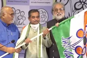 बंगाल में Congress को बड़ा झटका, पूर्व राष्ट्रपति प्रणब मुखर्जी के पुत्र अभिजीत मुखर्जी TMC में शामिल