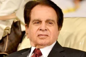 दिग्गज अभिनेता Dilip Kumar नहीं रहे, 98 साल की उम्र में ली अंतिम सांस