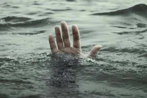 लखीमपुर खीरी: शारदा में गिरे ई रिक्शा चालक और बच्चों का नहीं लगा सुराग