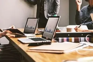 Iceland में workers को राहत… अब कम करना होगा काम लेकिन नहीं कटेगी Salary