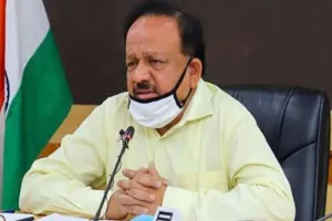 हर्षवर्धन ने विपक्षी दलों के नेताओं पर कसा तंज, कहा- महामारी के बीच “राजनीति करने की बेशर्म ललक” से बचें