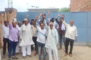 अमरोहा: भुगतान नहीं होने से दूध सप्लायरों ने पराग डेयरी में किया