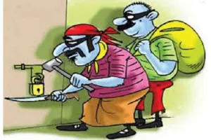 बिजनौर : घर और कार्यालय का ताला तोड़कर नगदी और जेवर उड़ाये
