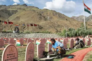 करगिल विजय दिवस: पीएम मोदी समेत दिग्गजों ने शहीदों को किया नमन, कहा- उनकी बहादुरी हमें हर दिन प्रेरणा देती है