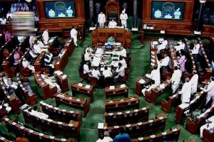 कागज उछालने की घटना: लोकसभा में कांग्रेस सदस्यों ने की नोकझोंक, कार्यवाही बाधित