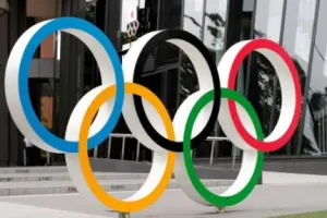 बचपन में अपने ही क्लासमेट को परेशान करने का मिला दंड, कंपोजर को देना पड़ा इस्तीफा