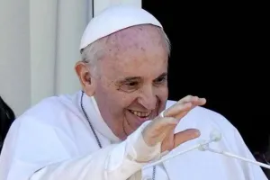 सर्जरी के दो सप्ताह बाद वेटिकन लौटे पोप फ्रांसिस, खिड़की से श्रद्धालुओं को दिया आशीर्वाद