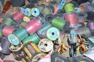 बरेली: बारादरी पुलिस ने कटी कुइयां में पकड़ा लाखों का चाइनीज मांझा