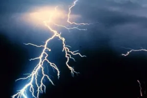 उप्र में प्राकृतिक आपदा का कहर, बज्रपात गिरने से 20 की मौत, कई झुलसे