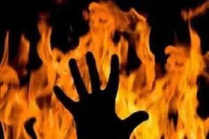 हल्द्वानी: बुजुर्ग ने घर के बाहर खुद पर केरोसिन डाल लगाई आग