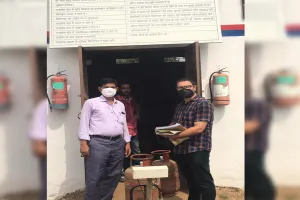 बरेली: असत्यापित कांटे डिलीवरी ब्वॉय के पास, मार रहे गोदामों पर छापा