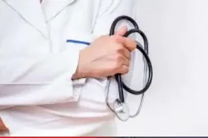 डाक्टरों और कर्मचारियों के प्रदर्शन से स्वास्थ्य व्यवस्था ठप, मरीज हुए बेहाल