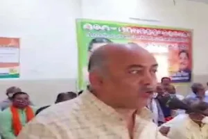 कानपुर: भाजपा नेता का विवादित बयान, कहा- झंडे में लगे डंडे के बल पर मिला बहुमत