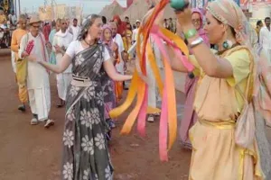 मथुरा: वृन्दावन में विदेशी कृष्ण भक्तों का चातुर्मास शुरू, जानिए इस व्रत के नियम