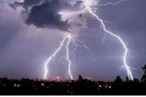 प्रयागराज: आकाशीय बिजली का कहर, सास-बहू समेत 14 लोगों की मौत, कई झुलसे